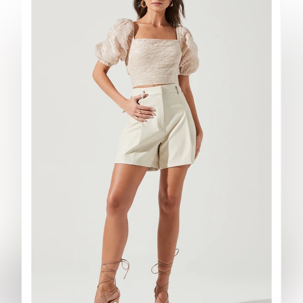Astr The Label Wilma faux leather Shorts in ivory